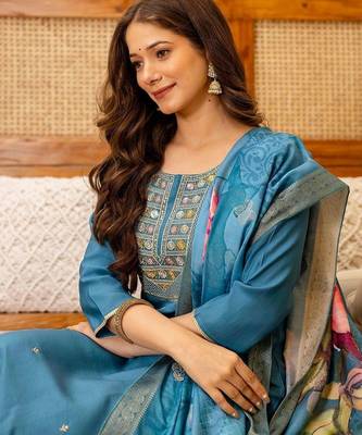 Women Ethnic Motifs Embroidered Regular Thread Work Kurta with Trousers & With Dupatta 5