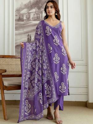 Women Floral Printed Regular Kurta with Trousers & With Dupatta 1