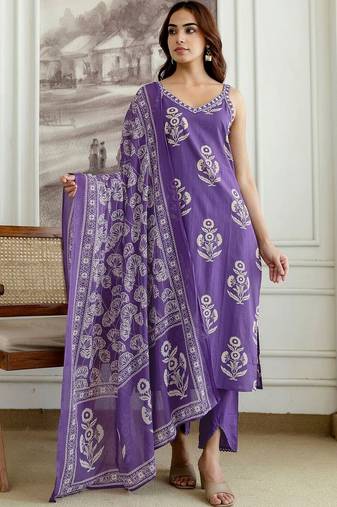 Women Floral Printed Regular Kurta with Trousers & With Dupatta