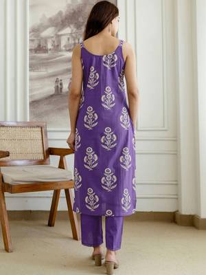 Women Floral Printed Regular Kurta with Trousers & With Dupatta 3
