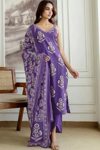 Women Floral Printed Regular Kurta with Trousers & With Dupatta