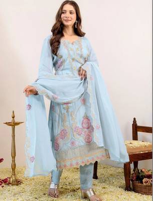 Women Floral Embroidered Regular Thread Work Kurta with Trousers & With Dupatta 3