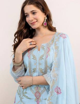 Women Floral Embroidered Regular Thread Work Kurta with Trousers & With Dupatta 4