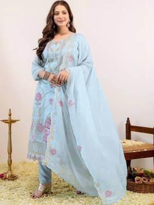 Women Floral Embroidered Regular Thread Work Kurta with Trousers & With Dupatta 6