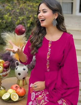 Women Floral Embroidered Regular Thread Work Kurta with Trousers & With Dupatta 2