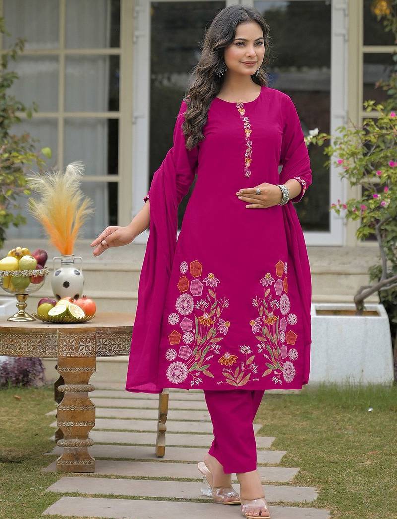 Women Floral Embroidered Regular Thread Work Kurta with Trousers & With Dupatta