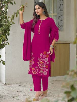 Women Floral Embroidered Regular Thread Work Kurta with Trousers & With Dupatta 5