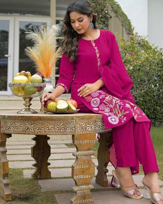 Women Floral Embroidered Regular Thread Work Kurta with Trousers & With Dupatta 6