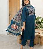 Women Ethnic Motifs Embroidered Regular Thread Work Kurta with Trousers & With Dupatta