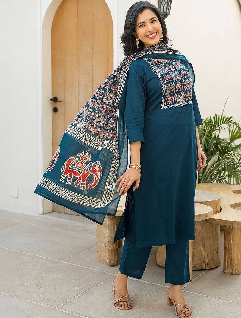 Women Ethnic Motifs Embroidered Regular Thread Work Kurta with Trousers & With Dupatta