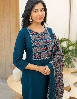 Women Ethnic Motifs Embroidered Regular Thread Work Kurta with Trousers & With Dupatta 3