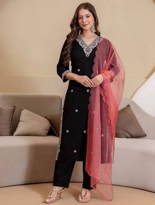 Women Ethnic Motifs Embroidered Kurta with Trousers & With Dupatta 1