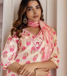 Women Floral Printed V-Neck Kurta with Trousers & Dupatta