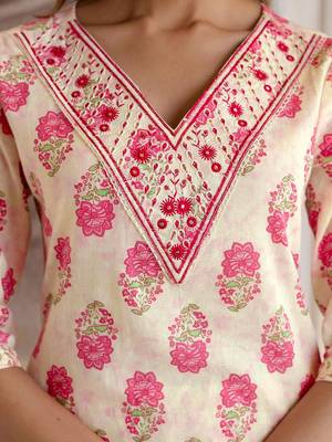 Women Floral Printed V-Neck Kurta with Trousers & Dupatta 4