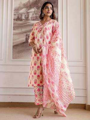 Women Floral Printed V-Neck Kurta with Trousers & Dupatta 1