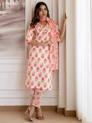 Women Floral Printed V-Neck Kurta with Trousers & Dupatta 7