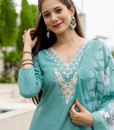 Floral Embroidered V-Neck Thread Work Straight Kurta With Trouser & Dupatta