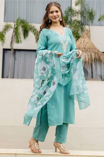 Floral Embroidered V-Neck Thread Work Straight Kurta With Trouser & Dupatta