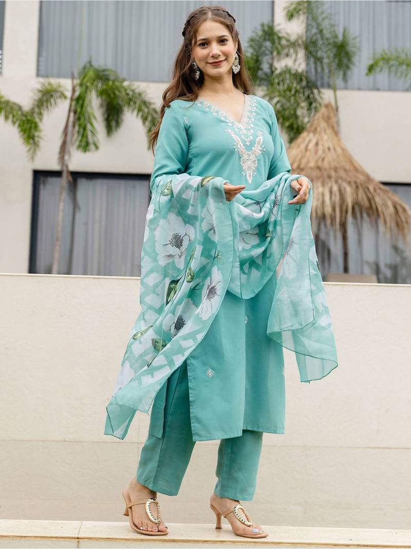 Floral Embroidered V-Neck Thread Work Straight Kurta With Trouser & Dupatta