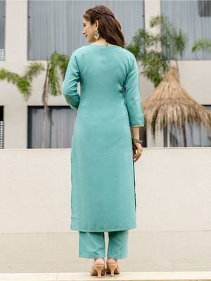 Floral Embroidered V-Neck Thread Work Straight Kurta With Trouser & Dupatta 5