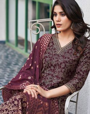 Women Floral Printed Kurta with Trousers & Dupatta 3