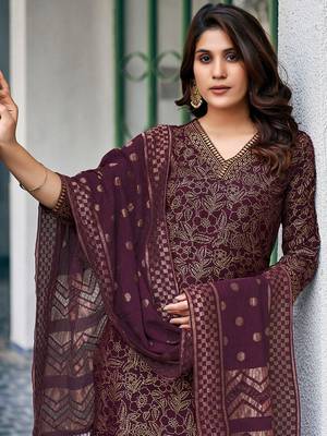 Women Floral Printed Kurta with Trousers & Dupatta 4