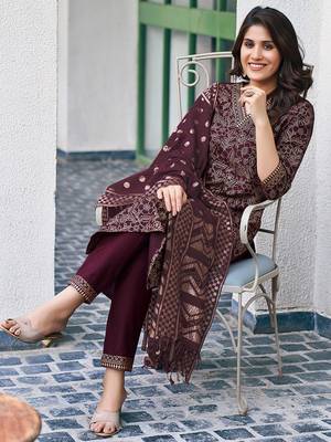 Women Floral Printed Kurta with Trousers & Dupatta 5