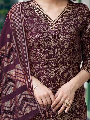 Women Floral Printed Kurta with Trousers & Dupatta 7