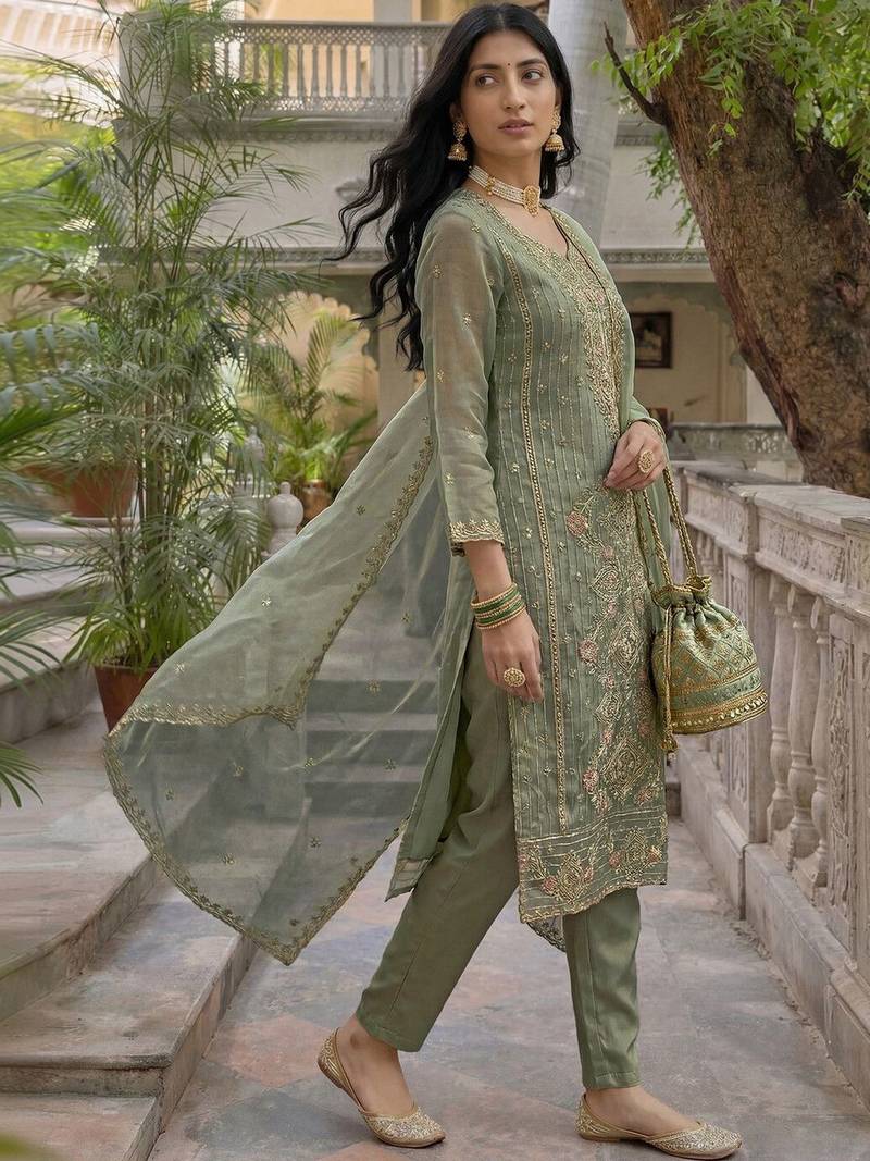 Women Ethnic Motifs Embroidered Regular Kurta with Trousers & With Dupatta