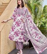 Women Floral Printed Regular Kurta with Trousers & Dupatta