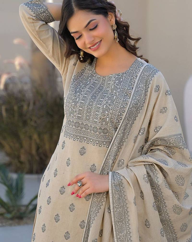 Women Ethnic Motifs Printed Regular Kurta with Trousers & With Dupatta