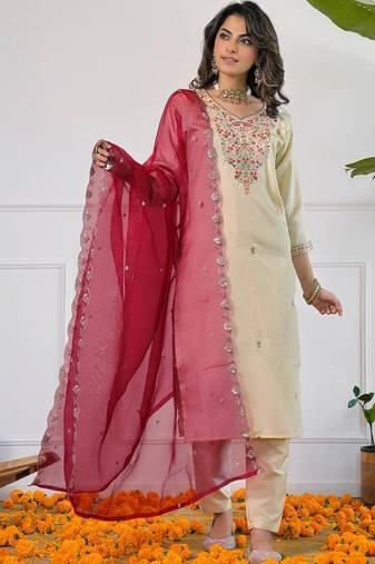 Women Floral Embroidered Regular Thread Work Kurta with Trousers & With Dupatta
