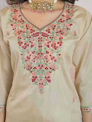 Women Floral Embroidered Regular Thread Work Kurta with Trousers & With Dupatta 4