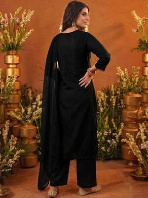 Women Floral Embroidered Regular Thread Work Kurta with Palazzos & With Dupatta 2