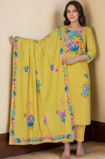 Women Floral Printed Regular Kurta with Trousers & With Dupatta