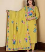 Women Floral Printed Regular Kurta with Trousers & With Dupatta