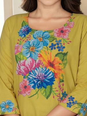Women Floral Printed Regular Kurta with Trousers & With Dupatta 5