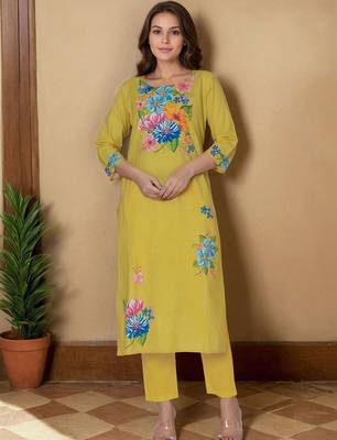 Women Floral Printed Regular Kurta with Trousers & With Dupatta 6