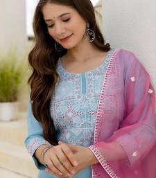 Floral Embroidered Thread Work Straight Kurta With Trousers & Dupatta
