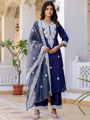 Women Floral Embroidered Kurta with Palazzo & Dupatta 1