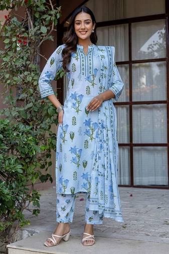 Women Blue Floral Printed Regular Kurta with Trousers & With Dupatta