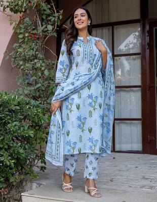 Women Blue Floral Printed Regular Kurta with Trousers & With Dupatta 3