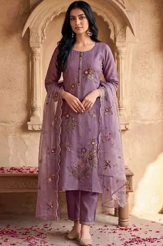 Women Floral Embroidered Regular Thread Work Kurta with Trousers & With Dupatta