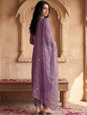 Women Floral Embroidered Regular Thread Work Kurta with Trousers & With Dupatta 5