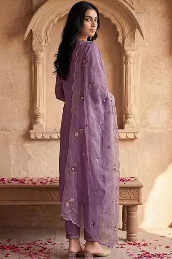 Women Floral Embroidered Regular Thread Work Kurta with Trousers & With Dupatta