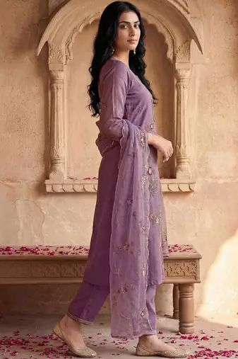 Women Floral Embroidered Regular Thread Work Kurta with Trousers & With Dupatta