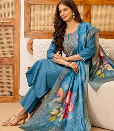 Women Ethnic Motifs Embroidered Regular Thread Work Kurta Set With Dupatta
