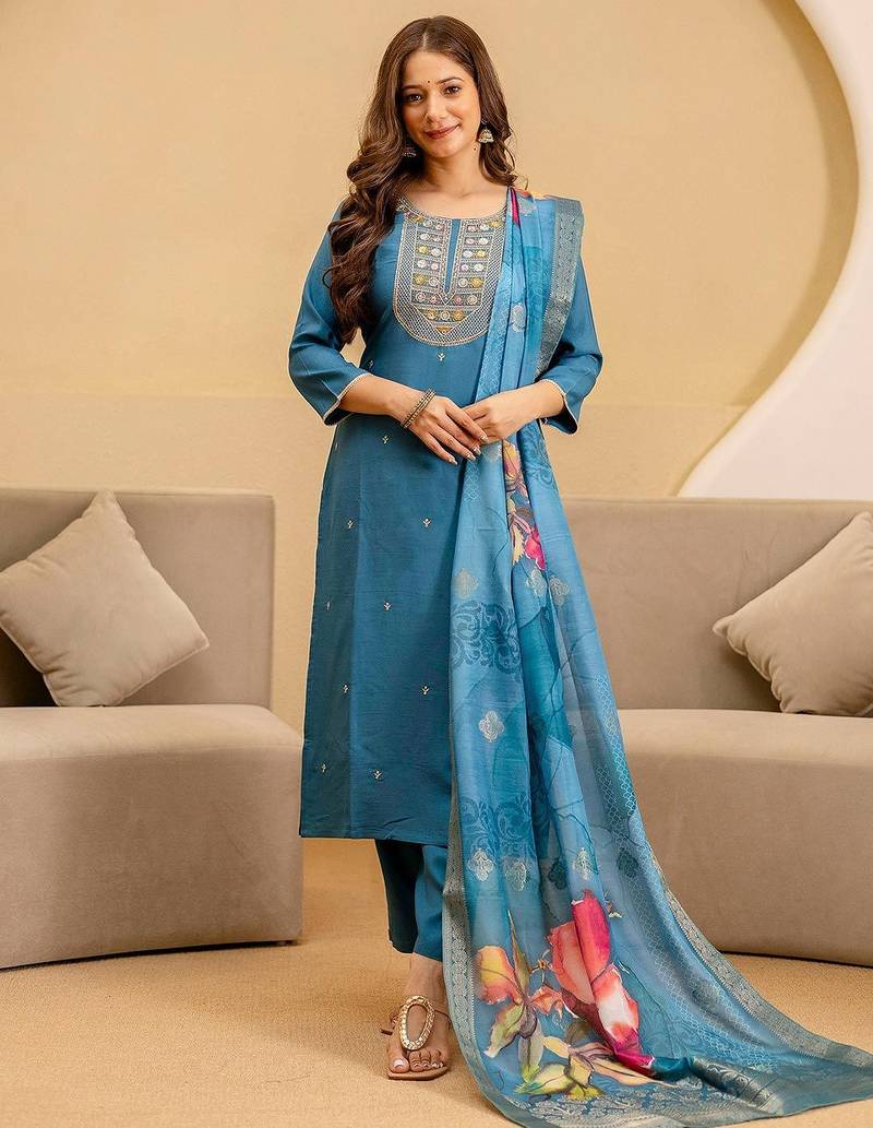Women Ethnic Motifs Embroidered Regular Thread Work Kurta Set With Dupatta