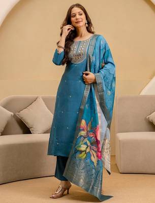 Women Ethnic Motifs Embroidered Regular Thread Work Kurta Set With Dupatta 5