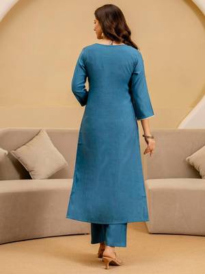 Women Ethnic Motifs Embroidered Regular Thread Work Kurta Set With Dupatta 6